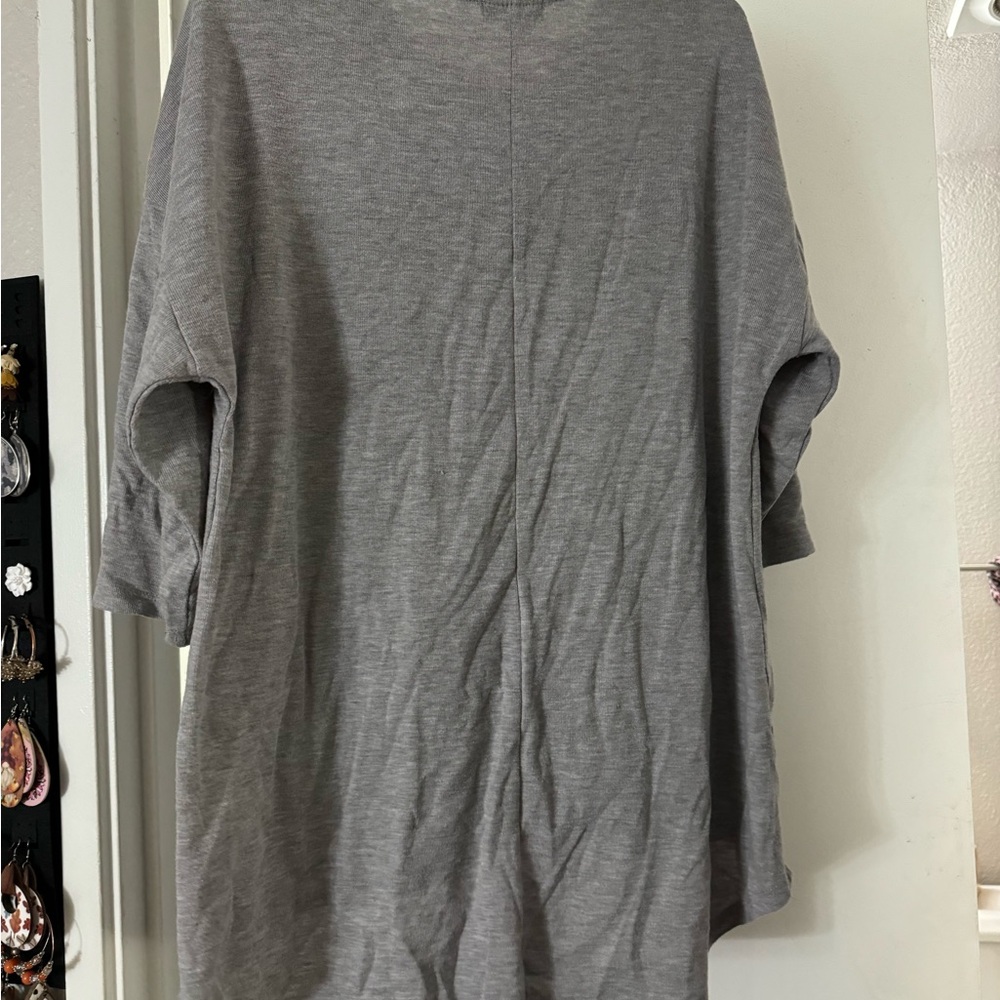 Grey tshirt